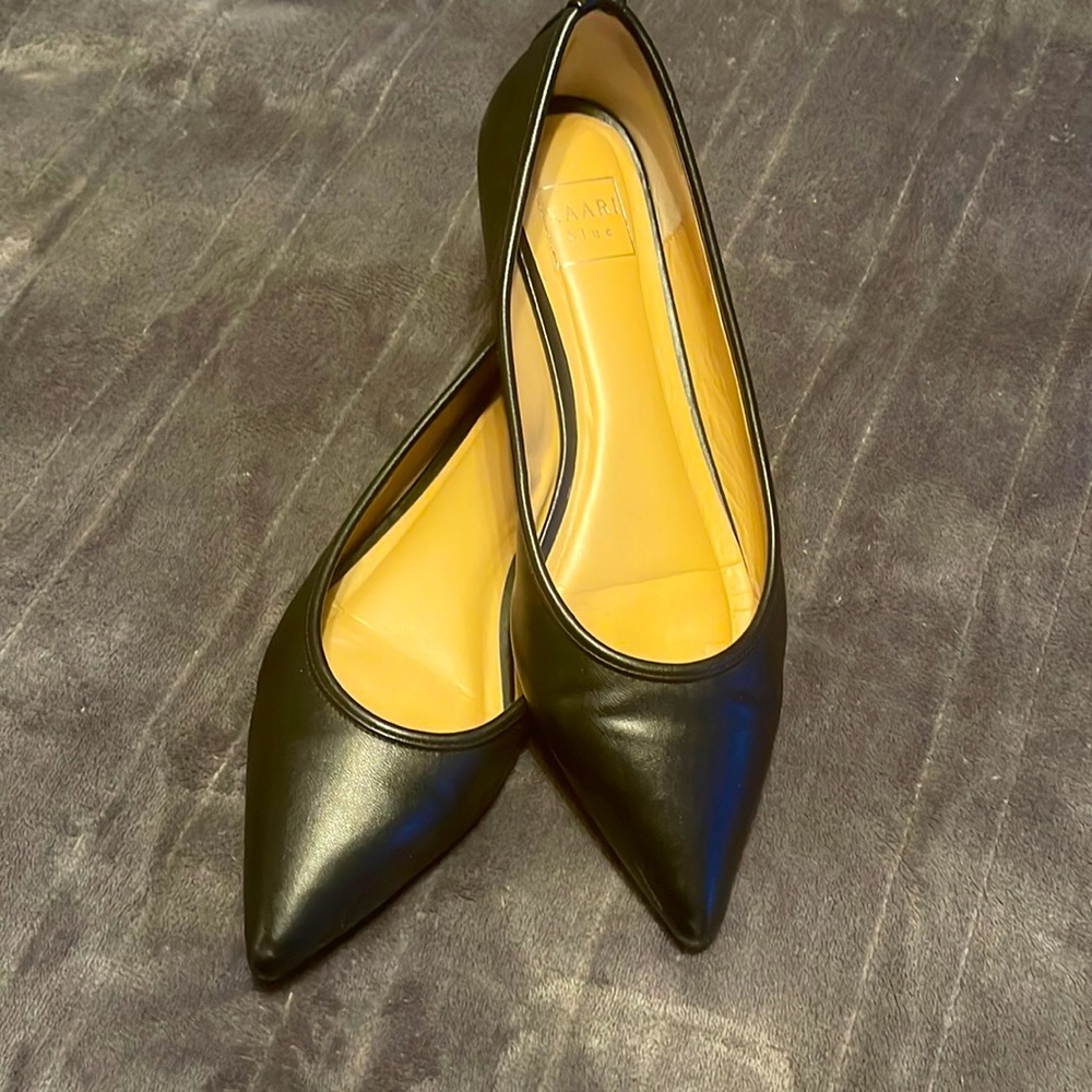 Kaari Blue women’s flats size 11